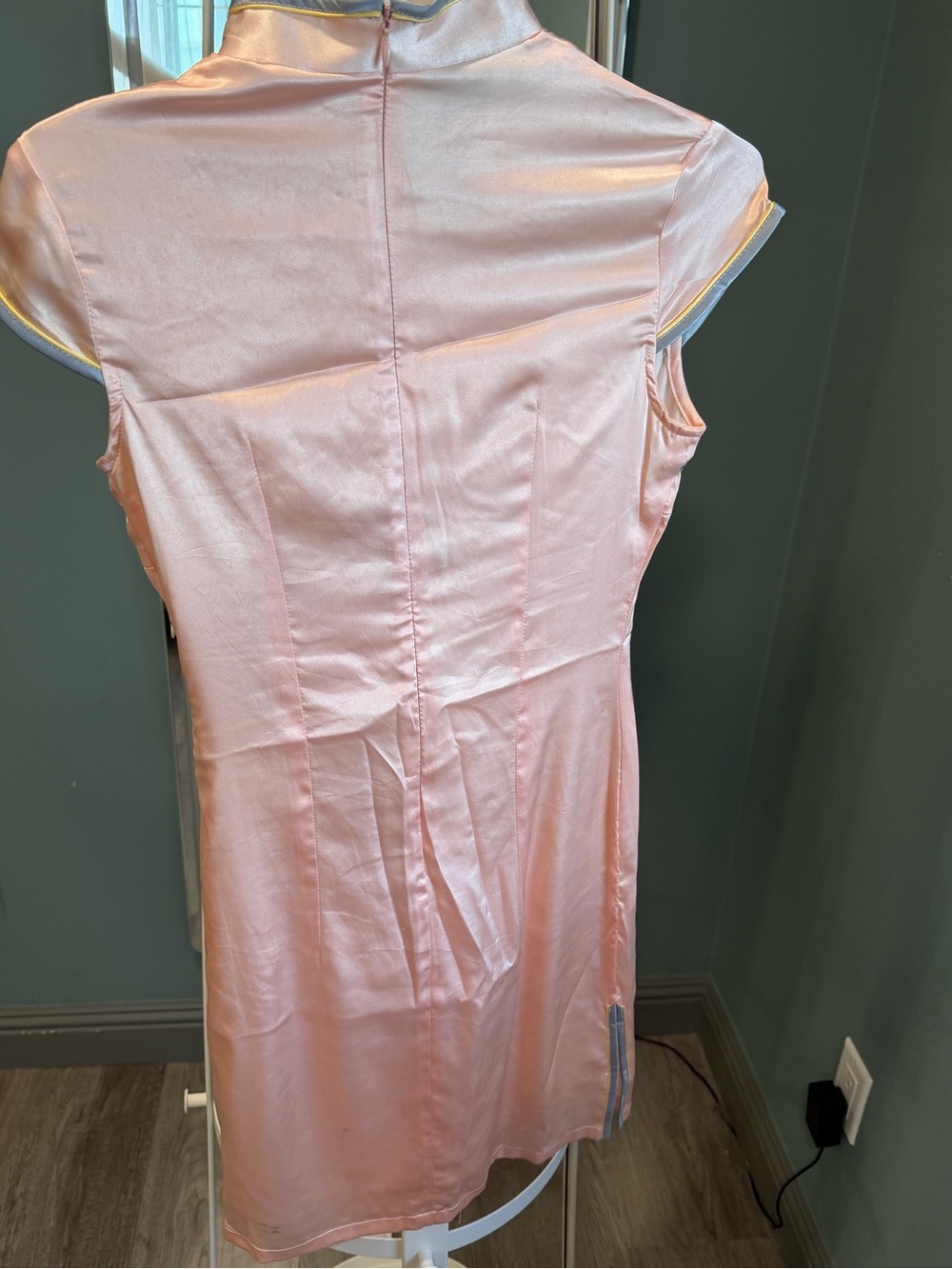 Vintage 70%silk Embroidered Pink Cheongsam / Qipao Dress  XS - Picture 3 of 7